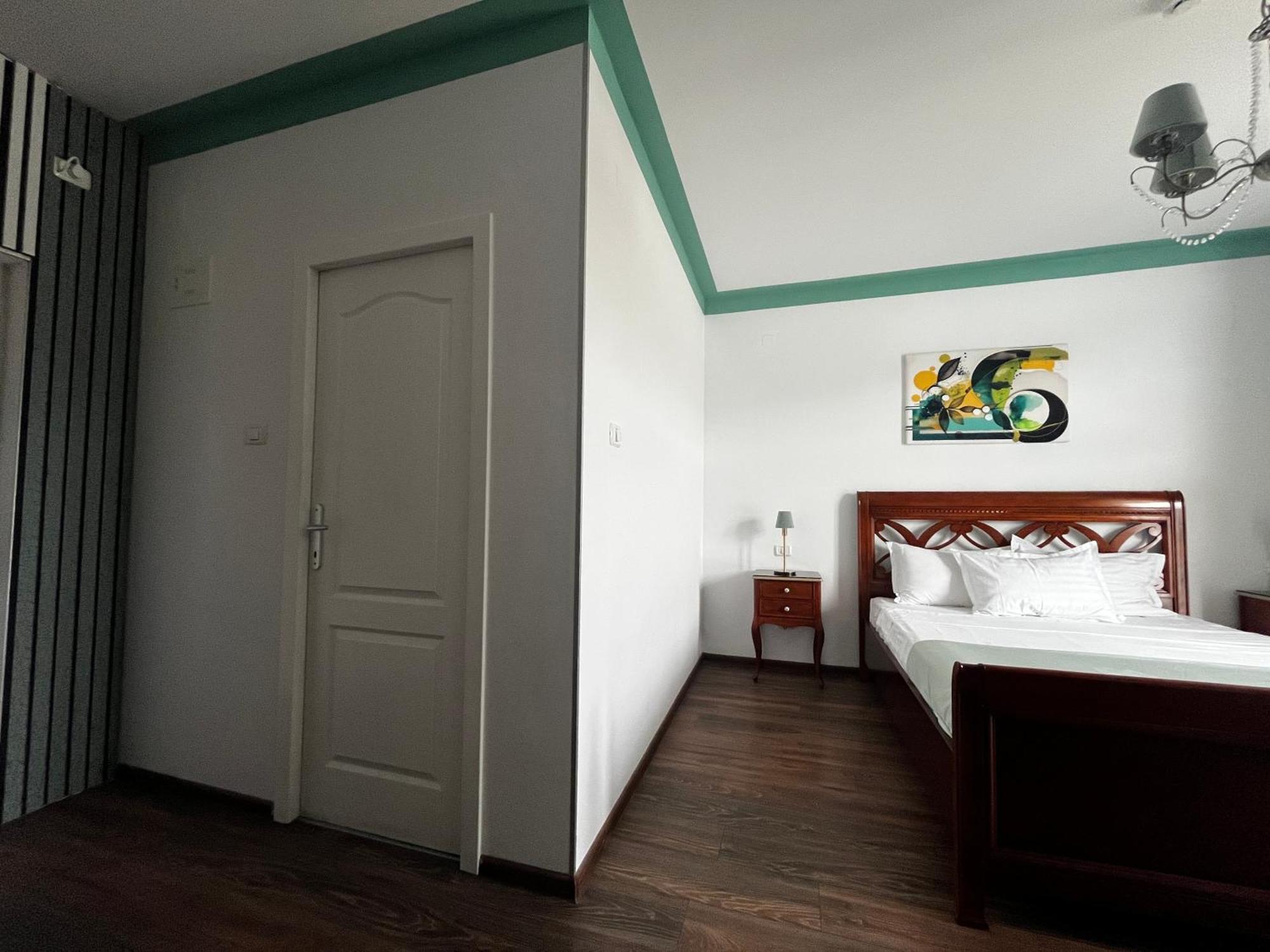 Riviera 990 - Resort & Restaurant Ieşelniţa Buitenkant foto