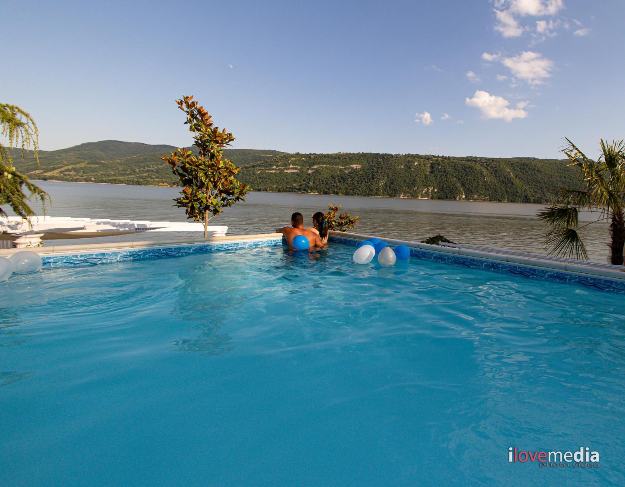 Riviera 990 - Resort & Restaurant Ieşelniţa Buitenkant foto