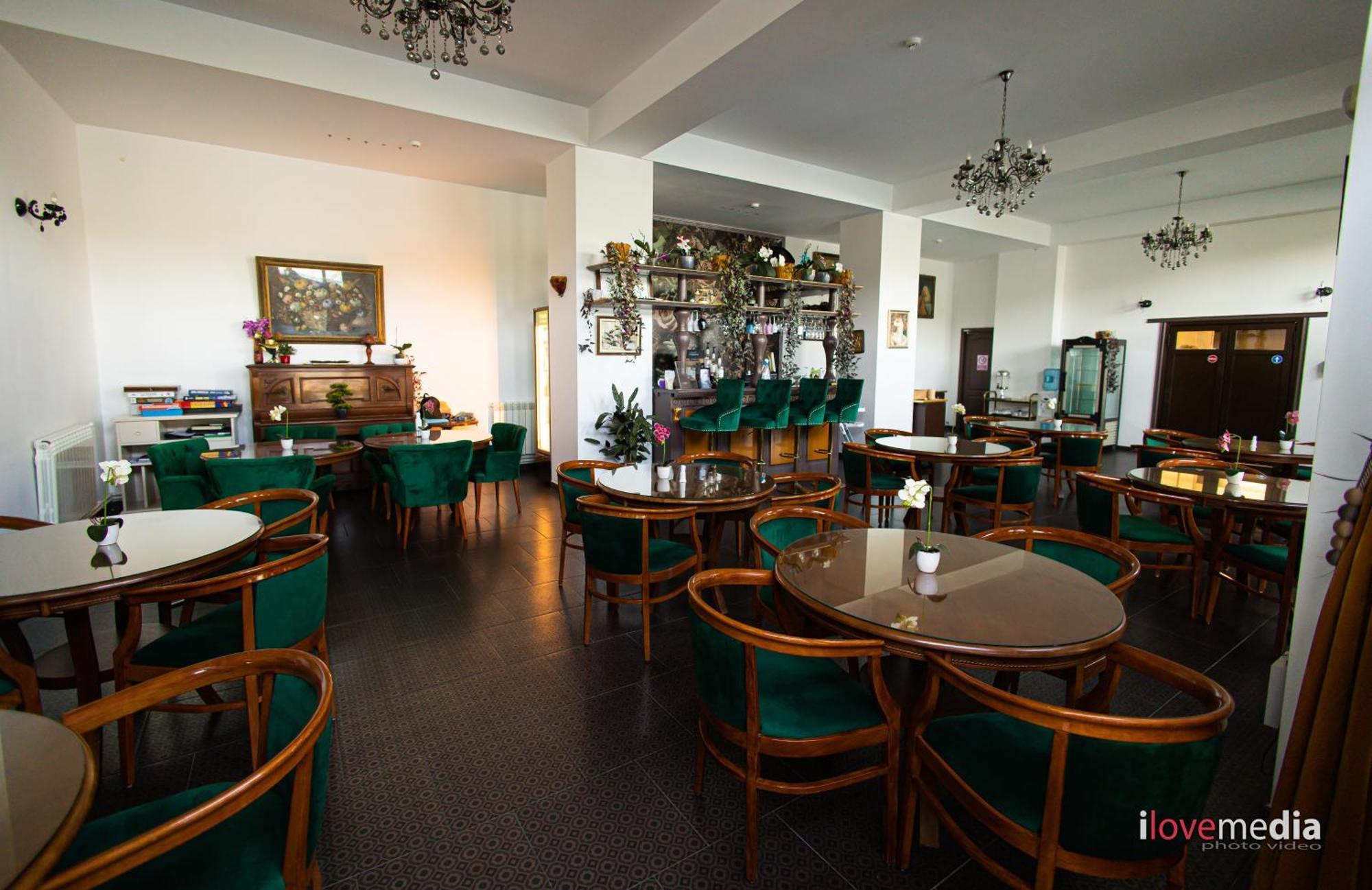 Riviera 990 - Resort & Restaurant Ieşelniţa Buitenkant foto