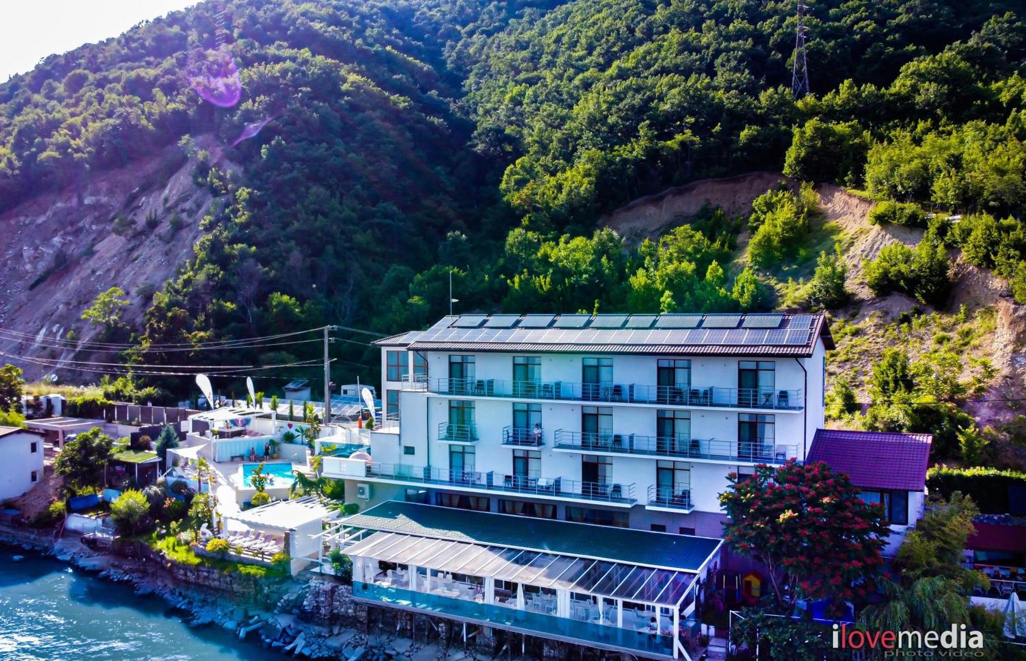 Riviera 990 - Resort & Restaurant Ieşelniţa Buitenkant foto